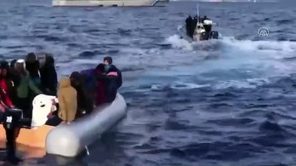 تركهم في عرض البحر.. الخفر اليوناني يصادر وقود قارب مهاجرين -