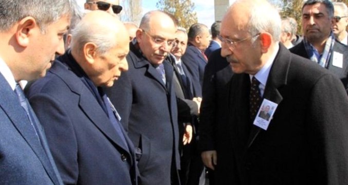 Kılıçdaroğlu, elini cebinden çıkarıp Kılıçdaroğlu'nun elini sıkmadı