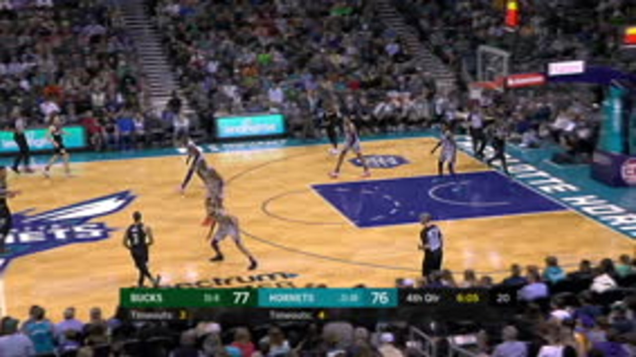 Giannis caps superb Bucks performance with monster dunk