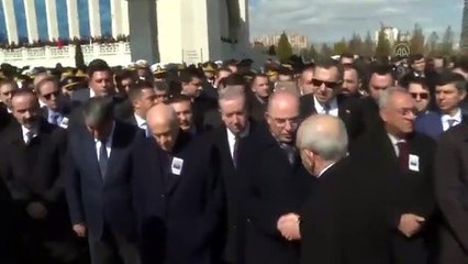 Bahçeli şehit cenazesinde Kılıdçaroğlu'nun elini sıkmadı