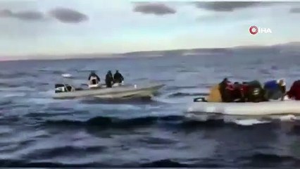 Yunanistan'a alınmayan sığınmacılar denizde mahsur kaldı