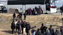 Edirne-bazı göçmenler ipsala sınır kapısından ayrılıyor