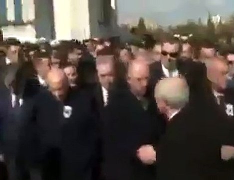 Bahçeli, CHP Lideri Kılıçdaroğlu'nun elini sıkmadı