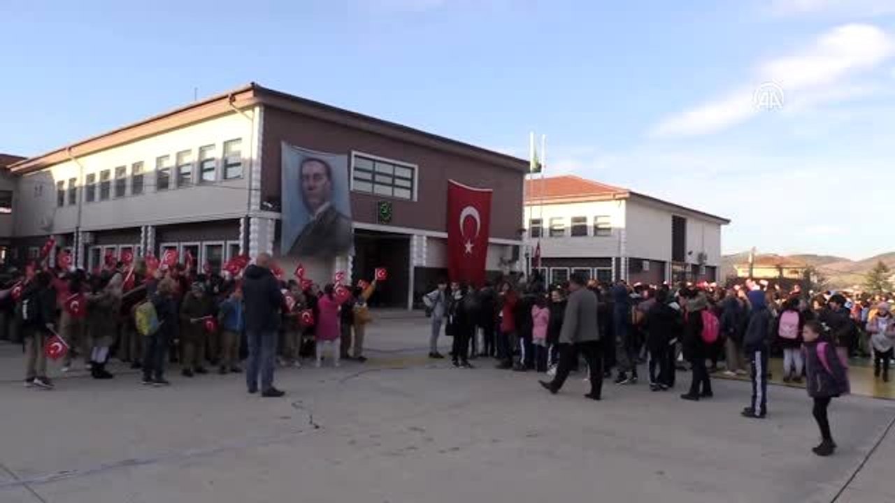 Okullarda günün ilk konusu "Vatan, Millet ve Bayrak Sevdası" oldu