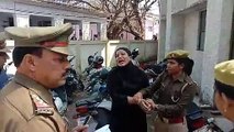 शाहजहांपुरः महिला ने लगाया वकील पर शोषण का आरोप, डीजल डालकर किया आत्मदाह का प्रयास