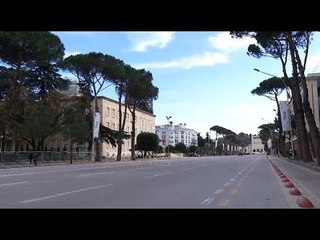 Ora News - Tubimi i Presidentit, 2 orë manifestim në bulevard për mbrojtjen e kushtetutës