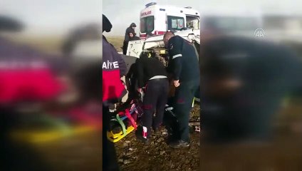 Şanlıurfa'da otomobil şarampole devrildi: 6 yaralı