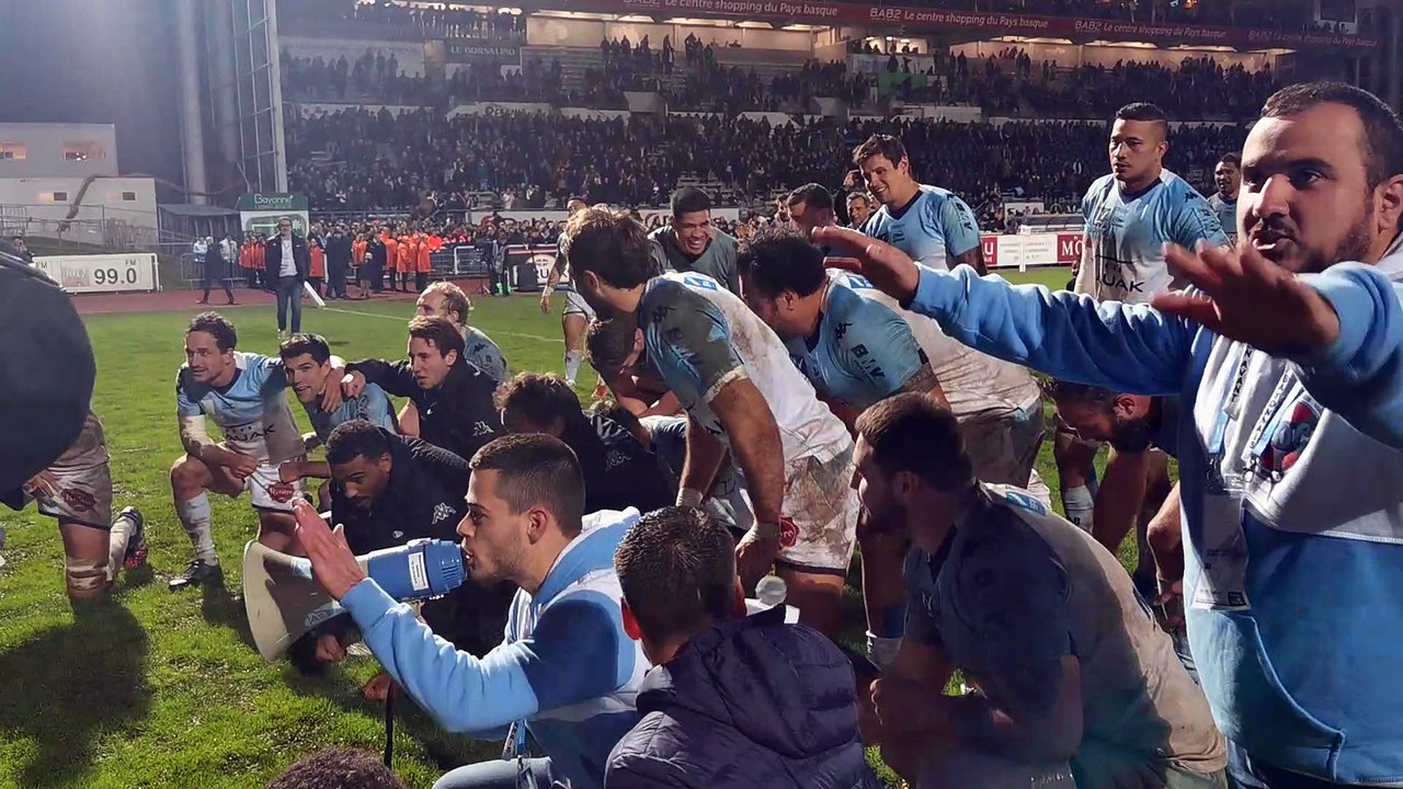 Moment de partage entre joueurs et supporters