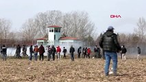 Edirne pazarkule'de polis ve jandarma göçmenleri uzaklaştırıyor-2