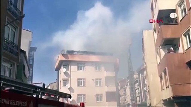 Kağıthane'de can pazarı: Çatıdan açılan battaniyeye atladı