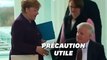 En pleine épidémie de Coronavirus, le ministre allemand de l'Intérieur a refusé la main d'Angela Merkel