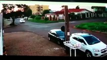 Vídeo mostra colisão e carro invadindo sala comercial no Coqueiral