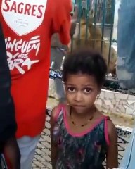 Un lion mord la main d'un employé dans un zoo