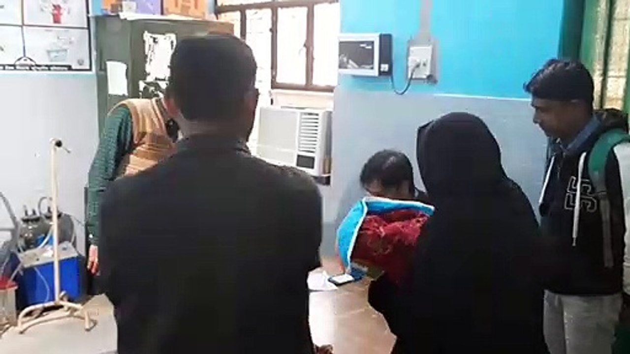 कांधला में दबंगों ने की फल विक्रेता के साथ मारपीट