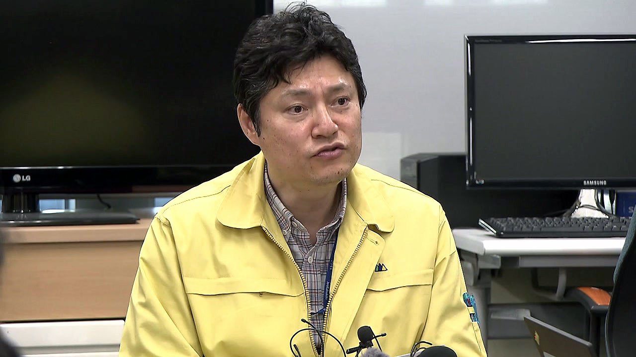 전북 확진자 갔던 신천지 예배 신도 2천5백여명 '긴장' / YTN