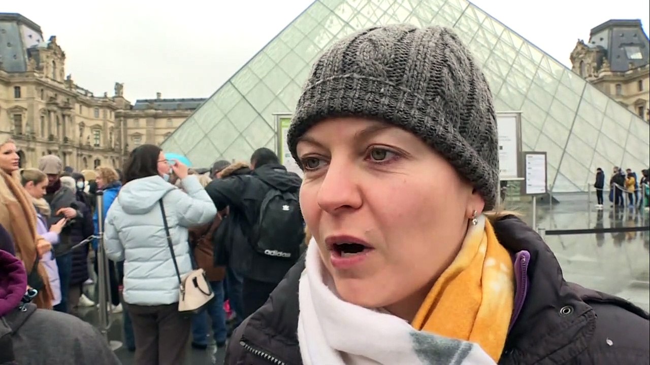 Louvre fechado