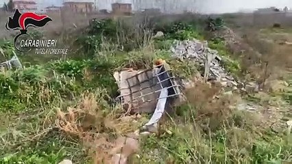 Tải video: Pomigliano d'Arco (NA) - Rifiuti ''miscelati'' al terreno, sequestrata discarica (02.03.20)