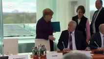 Koronavirüs korkusundan Merkel'in elini sıkmadı