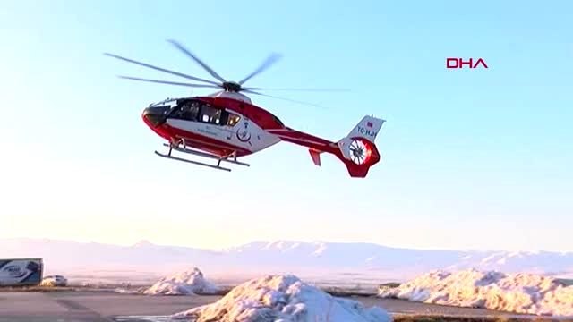 Ağrı yaralıları taşıyan ambulans helikopter, doğubayazıt'a geldi