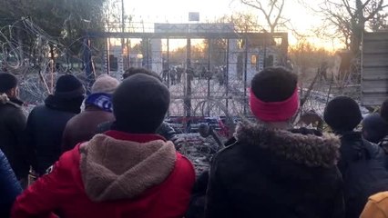 Yunanistan barikatı güçlendirdi