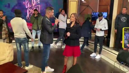 حسن شاكوش يغنى "أتحدى العالم" بكواليس برنامج "كل يوم" مع بسمة وهبة