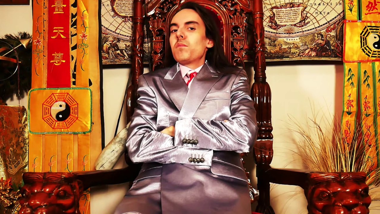Weird and Wonderful Wardrobe: Silver and Pink Suit - Lord Josh Allen