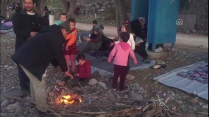 Midilli'de göçmenler sahilde sabahlıyor