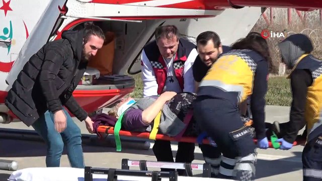 - Samanlıkta düşen kadın ambulans helikopter ile hastaneye sevk edildi