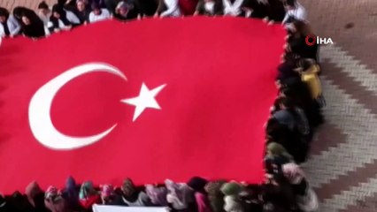 Kız öğrenci yurdunda kalan öğrencilerden Mehmetçiğe destek
