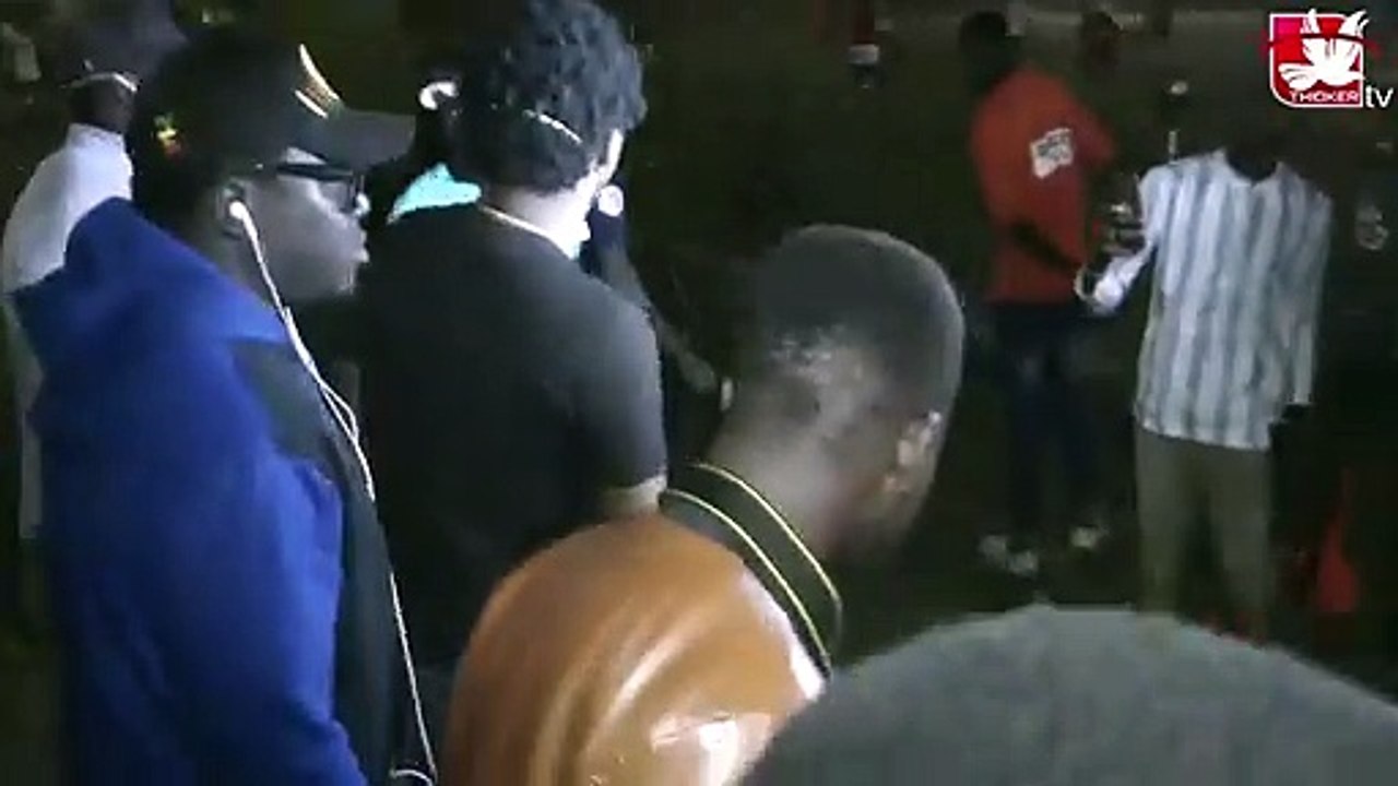 Wally Seck porte son masque : "Degg na ni virus bi yeksi na Sénégal"