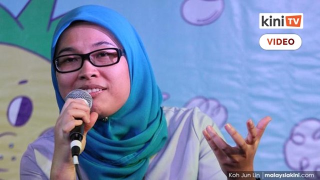 LIVE: Fadiah Nadwa Fikri disoal siasat di Bukit Aman mengenai protes anti-Muhyiddin