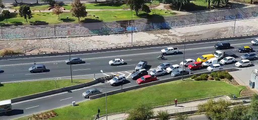 Il se trompe de voie, décide de faire demi tour et provoque un gros bouchon