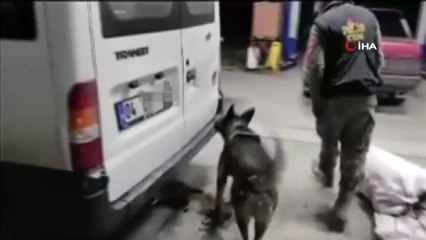 Aracın iç yan döşemesinde 37 kilo 780 gram eroin çıktı