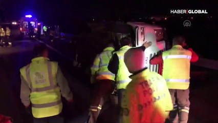 Göçmenleri taşıyan minibüs kaza yaptı: 11'i çocuk 21 yaralı