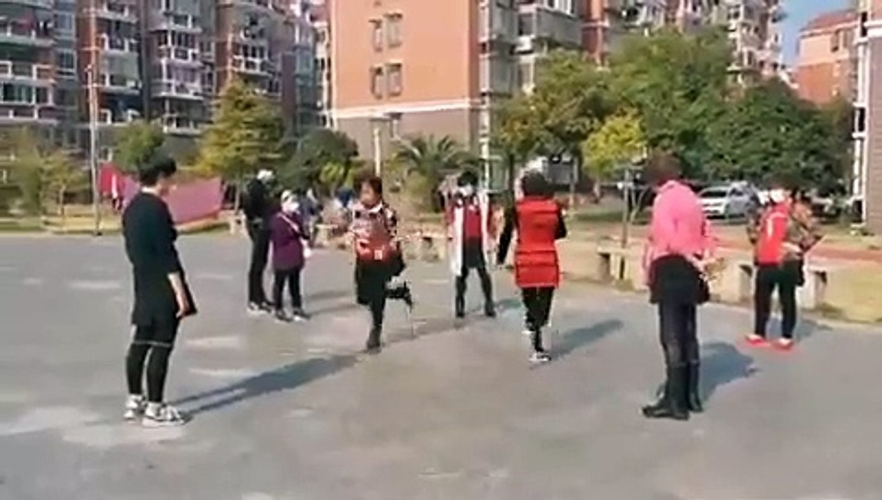 Koronavirüs'ün yayıldığı Çin'de yaşam: Hayatın yavaş yavaş normale döndüğüne işaret eden görüntüler de var