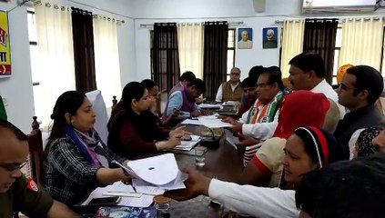 कैराना: कांग्रेसियों ने धरना-प्रदर्शन कर किसानों की सात मांगों को लेकर सौंपा ज्ञापन