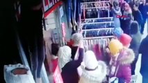 Perdeleme yöntemi ile hırsızlık yapan yabancı uyruklu 4 kadın kamerada