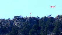 Antalya şehitler için dağa çıkıp türk bayrağı diktiler