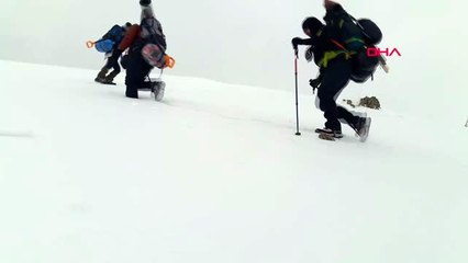 Sivas 3 bin rakımlı kösedağ'ın zirvesine şehitler için türk bayrağı diktiler