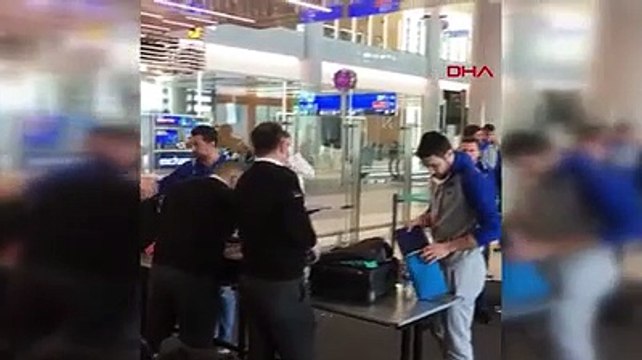 Anadolu Efes takımı uçağa giriş sırasında didik didik arandı; Ergin Ataman tepki gösterdi