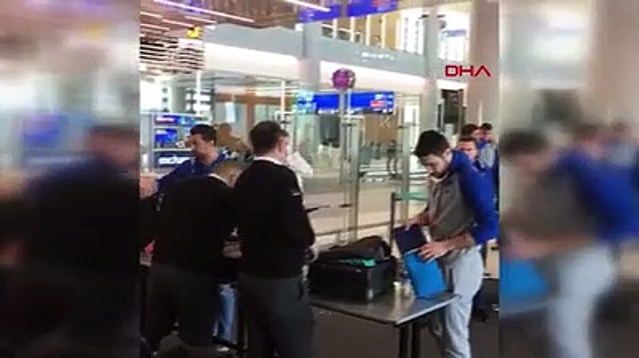 Anadolu Efes takımı uçağa giriş sırasında didik...