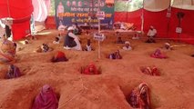 राजस्थान : 57 दिनों से जमीन में खुद को क्यों गाड़े बैठे हैं किसान, जानिए क्या है वजह