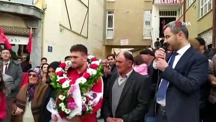 Avrupa şampiyonu Süleyman Karadeniz coşkuyla karşılandı