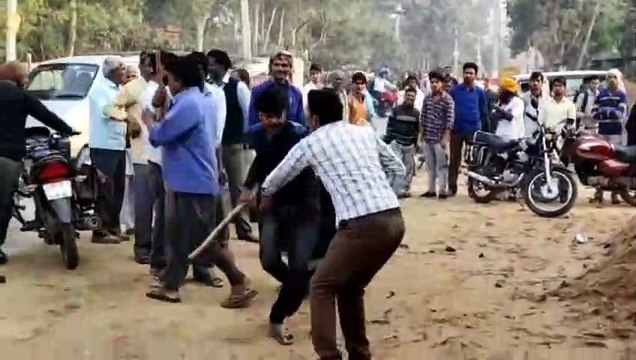 इटावाः प्रेम प्रसंग के चलते दो पक्षों में जमकर मारपीट, पुलिस ने किया गिरफ्तार