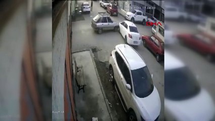 Kazaya giden polis sosyal medyayı salladı! Önce tutanak tuttu sonra...