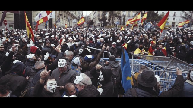 Cake Minuesa en la manifestación de Jusapol frente al Congreso por la equiparación salarial