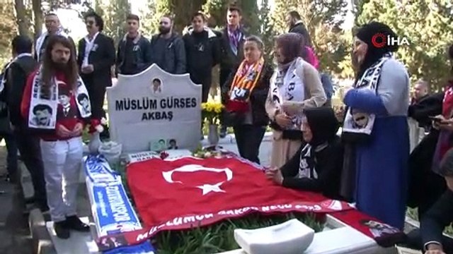 Müslüm Gürses 7. ölüm yıl dönümünde mezarı başında anıldı
