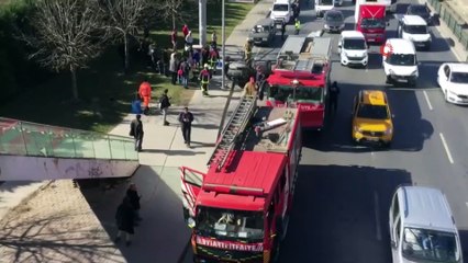 Makas atan sürücü kamyonete çarparak takla attı