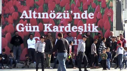 Amerikalı Craft ve Jeffrey, yerinden edilen Suriyelilere insani yardımları inceledi (2)