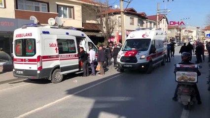 Sakarya okul servisiyle otomobil çarpıştı 6 yaralı